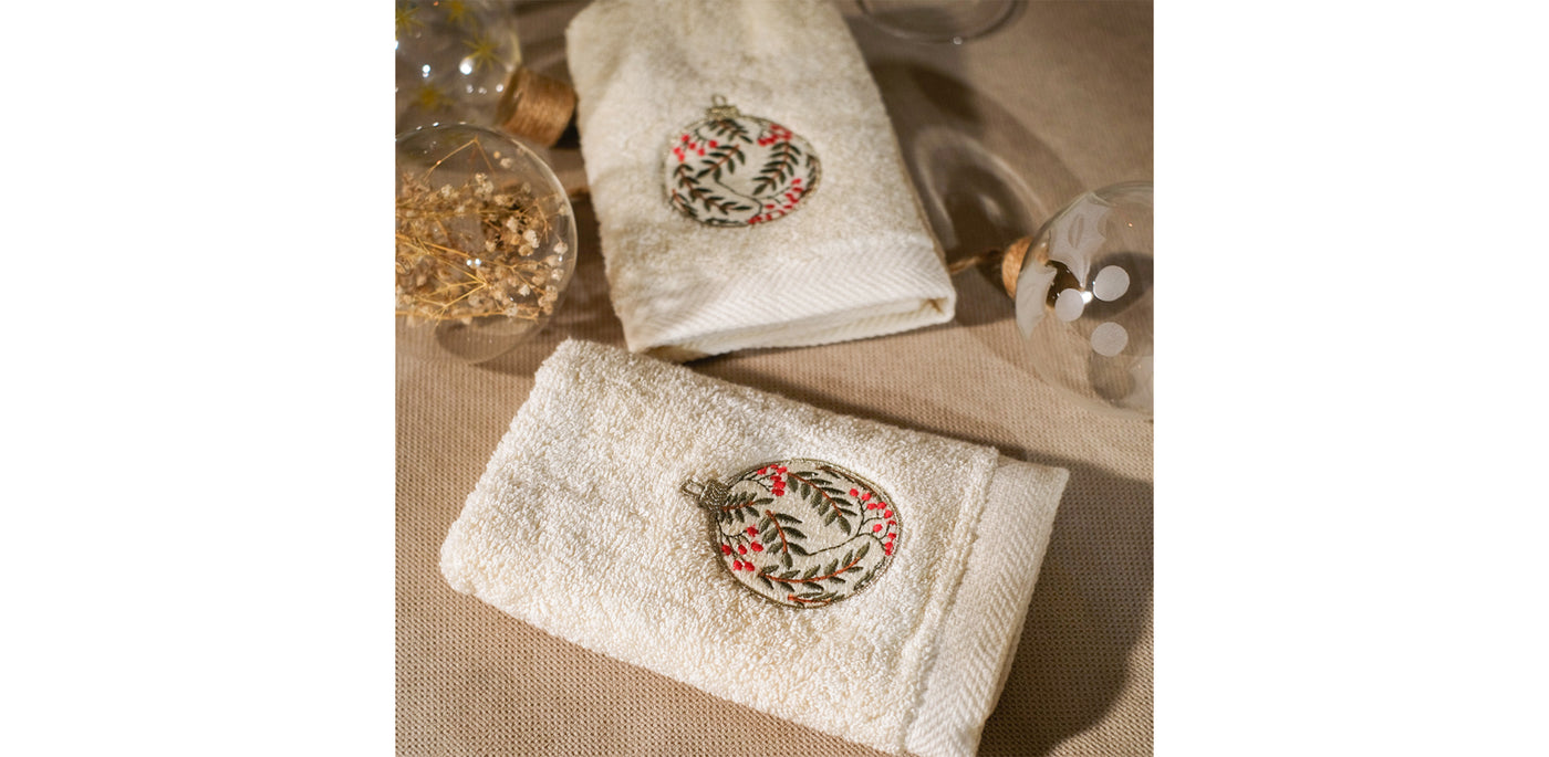 Frosted Ornaments Guest Towels Set