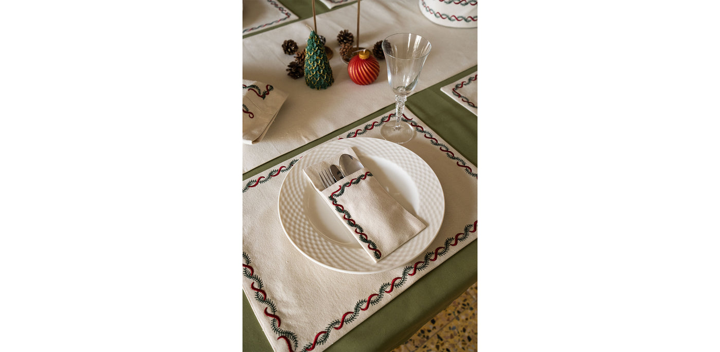 Christmas Garland Placemat Set