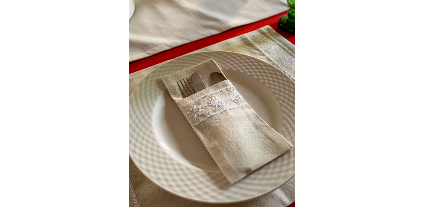 Snowfall White Cutlery Sleeve Set