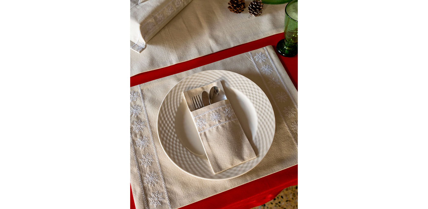 Snowfall White Cutlery Sleeve Set