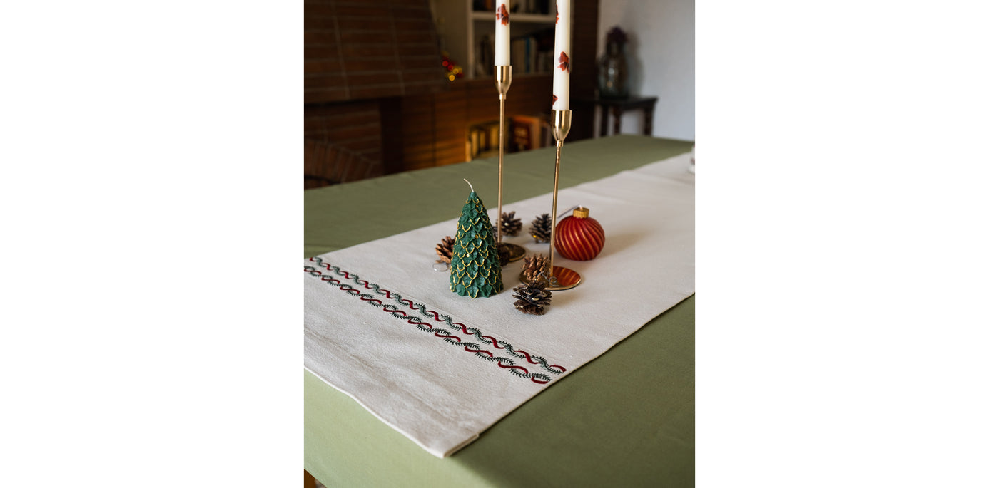 Christmas Garland Table Runner