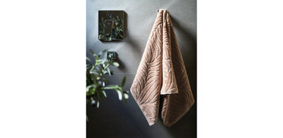 Vine Jacquard Towel 550GSM