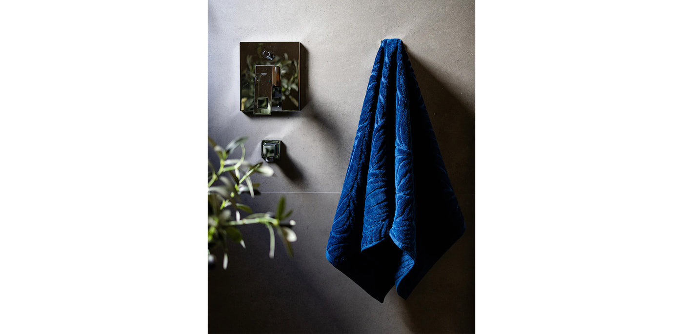 Vine Jacquard Towel 550GSM