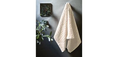 Vine Jacquard Towel 550GSM